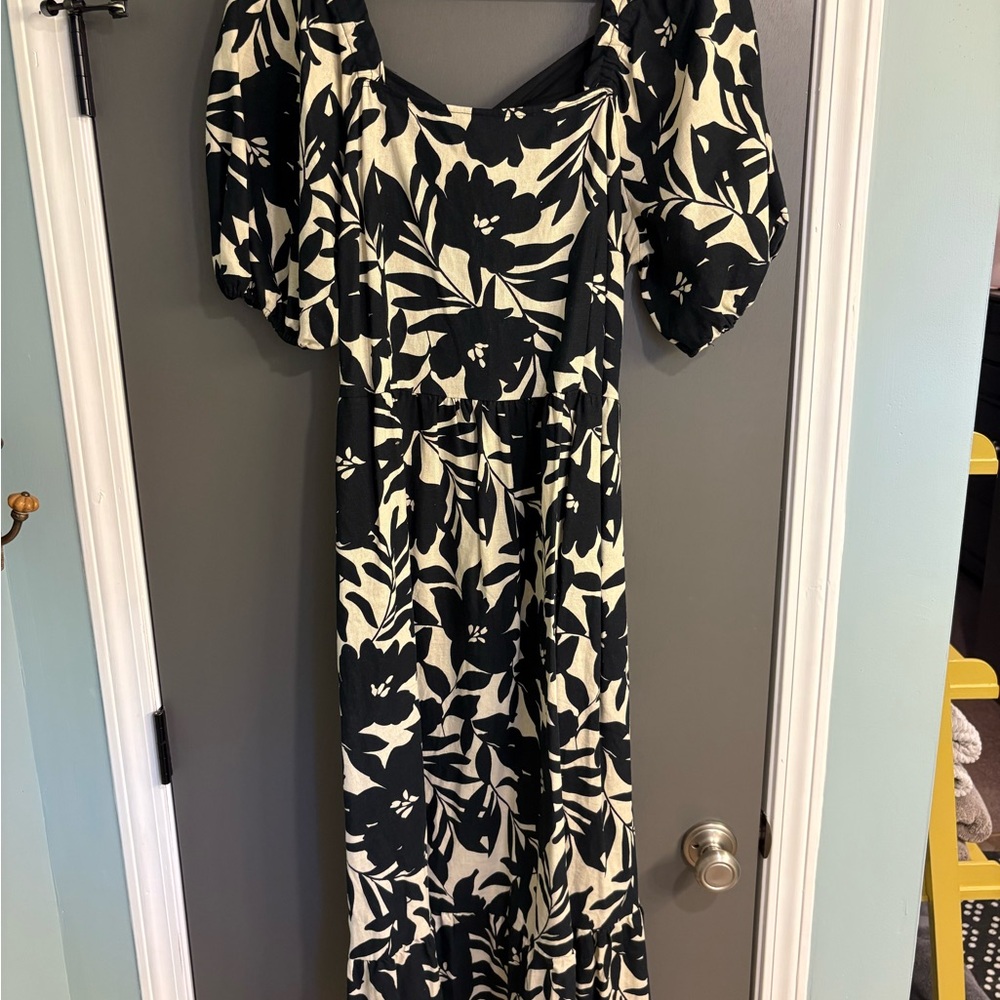 Who What Wear Black and Cream Floral Long Sleeve Dress